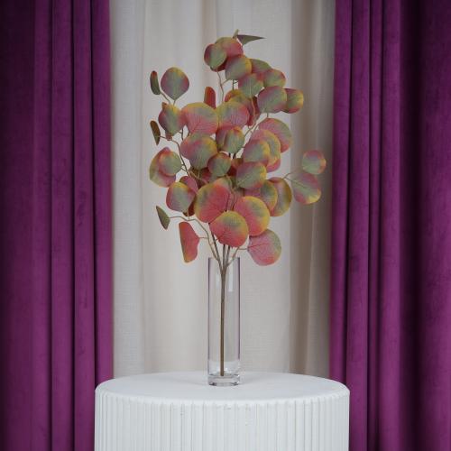 باقة ورق شجر عودي على أخضر