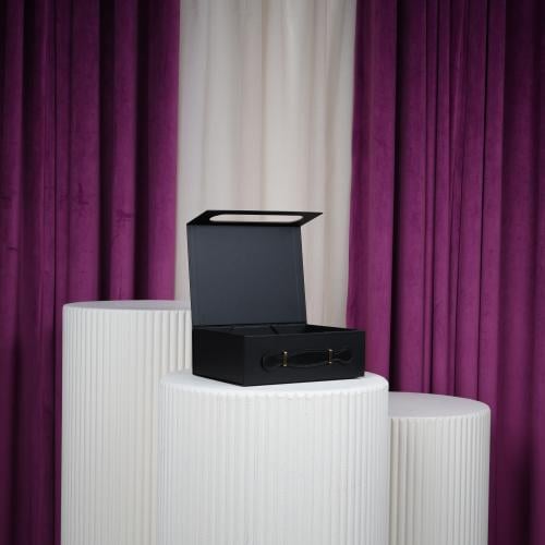 علب شنطة صغيرة أسود