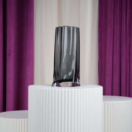 فازة زجاجية رمادي