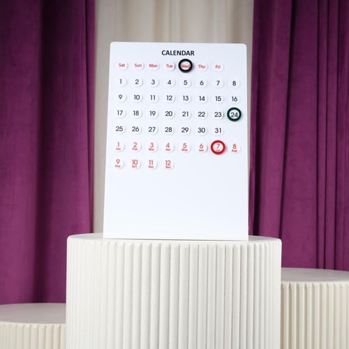 تقويم اكريليك أبيض