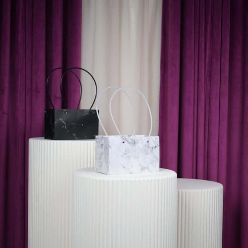 أكياس علاقي أسود رخامي وسط درزن