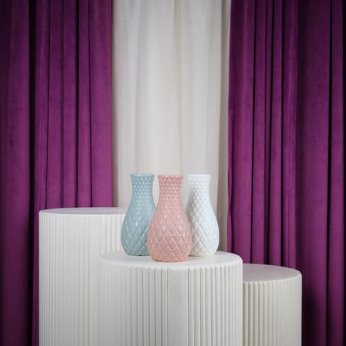 فازة ورد بلاستيك ابيض