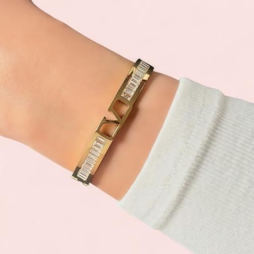 اسوارة VALENTINO