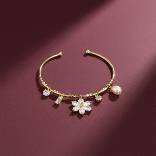Flower charm bracelet