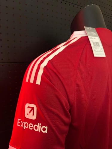 تيشيرت- ليفربول الاساسي 26-25