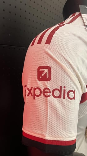 تيشيرت- ليفربول الاحتياطي 26-25