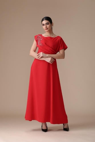 فستان “أناقة ناعمة مطرزة” – فخامة هادئة بإحساس أنث...