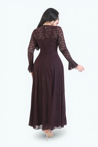 فستان “دانتيل انسيابي” – أنوثة راقية بتفاصيل ناعمة...