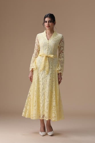 فستان دانتيل ناعم