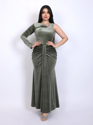 فستان مخمل بياقة مزينة باللولوء