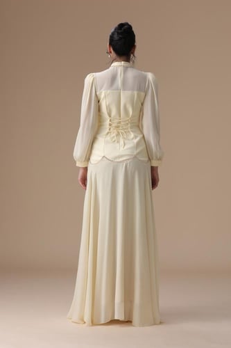 فستان “وقار مرصّع” – فخامة هادئة بحضور ملكي