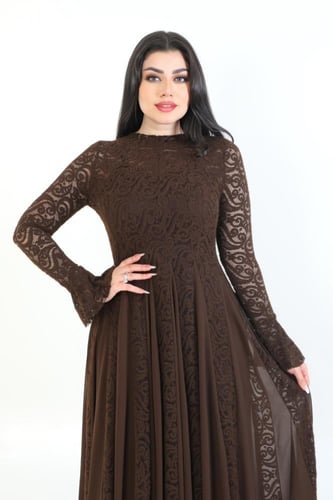 فستان “دانتيل انسيابي” – أنوثة راقية بتفاصيل ناعمة...