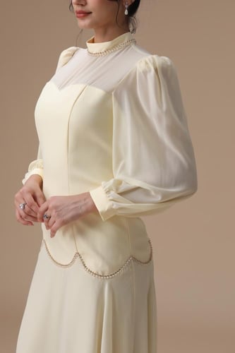 فستان “وقار مرصّع” – فخامة هادئة بحضور ملكي