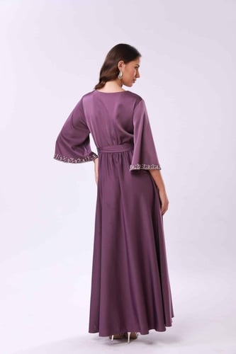 فستان طويل حرير ناعم مطرز