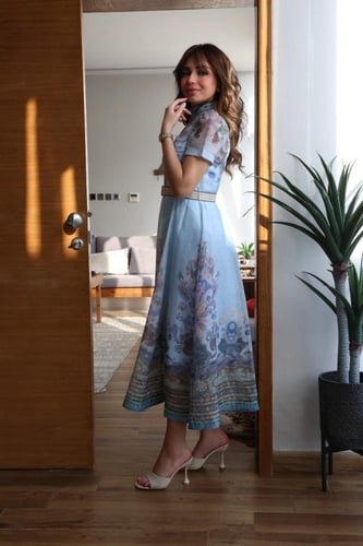 فستان سماوي مشجر باكمام نص