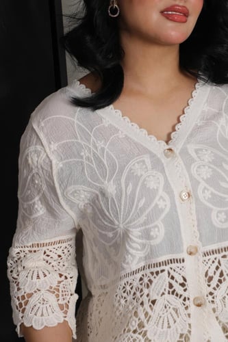 طقم “أناقة دانتيل فاخرة” – فخامة ناعمة بإطلالة راق...