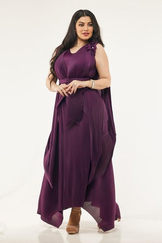 فستان طويل بكسرات ناعمة