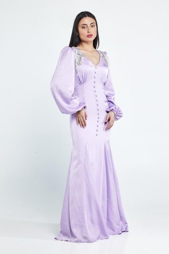 فستان طويل اكمام نفخ ازار امامية