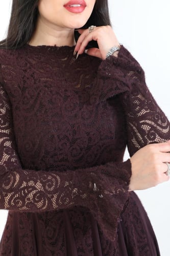 فستان “دانتيل انسيابي” – أنوثة راقية بتفاصيل ناعمة...