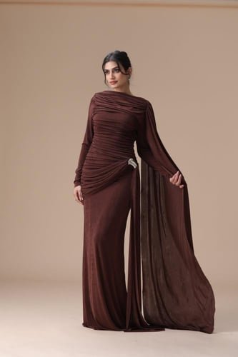 فستان درابيه بانسيابية فاخرة