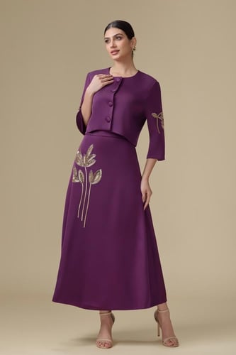 طقم “أناقة عصرية بلمسة فاخرة” – تصميم متكامل بحضور...