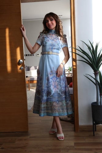 فستان سماوي مشجر باكمام نص