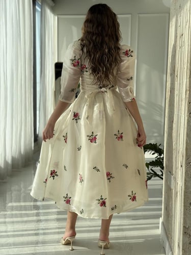 فستان ميد بزهور وازرار