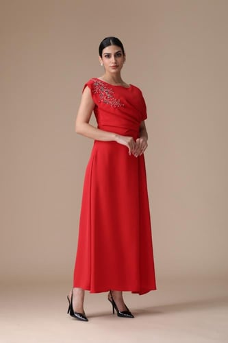 فستان “أناقة ناعمة مطرزة” – فخامة هادئة بإحساس أنث...