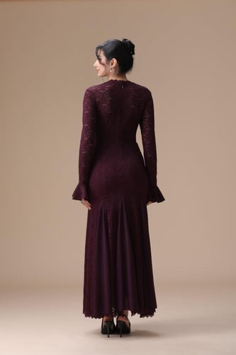 فستان “دانـتيل أميرة الكلاسيك” – فخامة ناعمة بإحسا...