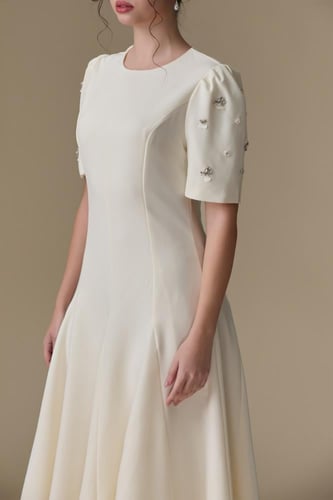 فستان “أناقة ناعمة مرصعة” – حضور راقٍ بلمسة كلاسيك...