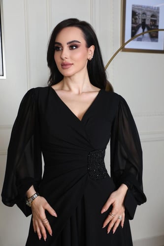 فستان اسود كويل بتطريز في الخصر