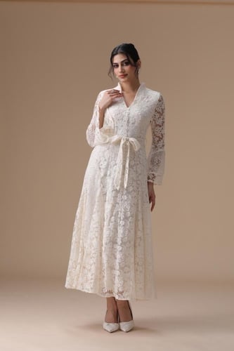 فستان دانتيل ناعم