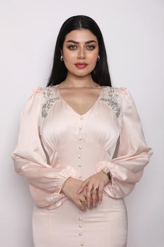 فستان طويل اكمام نفخ ازار امامية