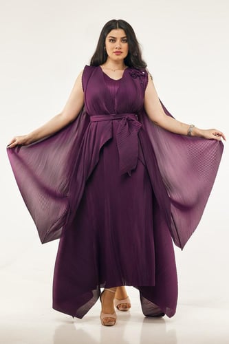 فستان طويل بكسرات ناعمة