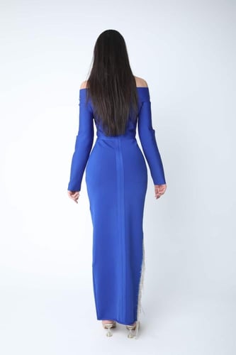 فستان طويل بأكمام