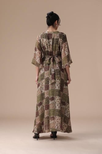 فستان “باتشورك راقي ملفت” – أناقة بطابع فني مميز