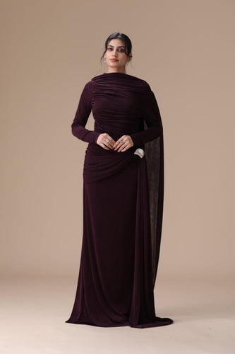 فستان درابيه بانسيابية فاخرة