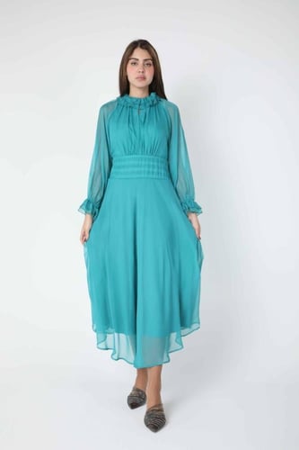 فستان طويل من الشيفون