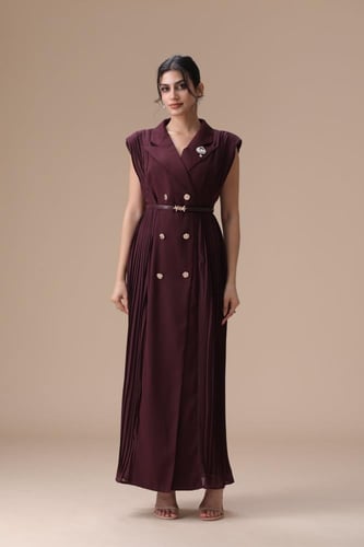 فستان أنيق بتفاصيل فخمة