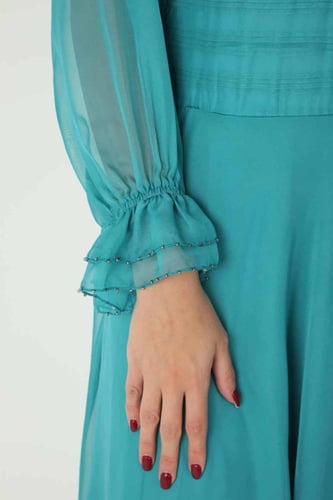 فستان طويل من الشيفون