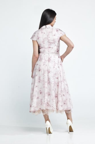 فستان نص كم ازار امامية و زمة على الخصر