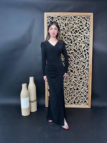 فستان اسود كم طويل