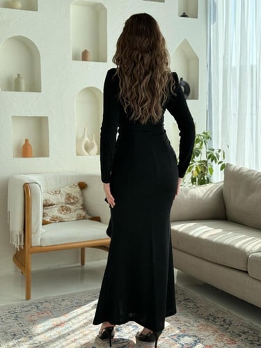 فستان اسود طويل