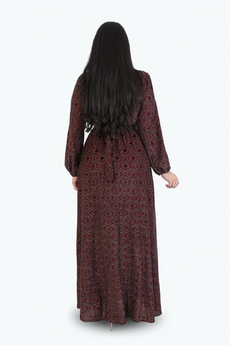 فستان “دفء النقشة” – أناقة هادئة بتفاصيل تراثية را...