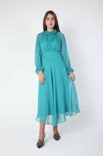 فستان طويل من الشيفون