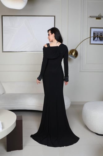 فستان اسود طويل باكمام مطرزه