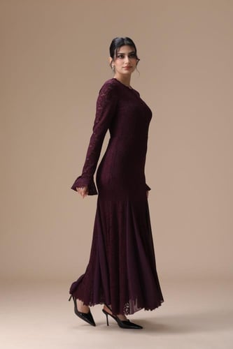 فستان “دانـتيل أميرة الكلاسيك” – فخامة ناعمة بإحسا...