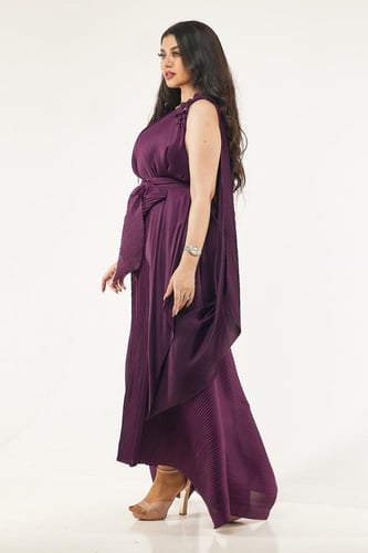 فستان طويل بكسرات ناعمة