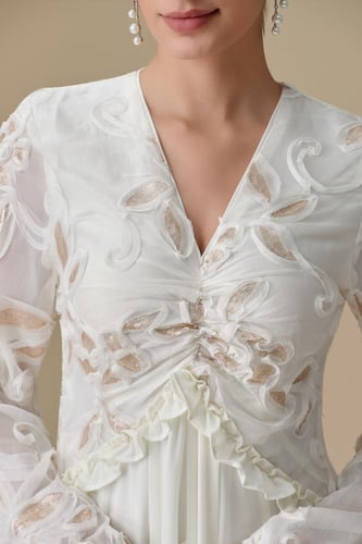 فستان شيفون تطريز ناعم على الصدر والاكمام