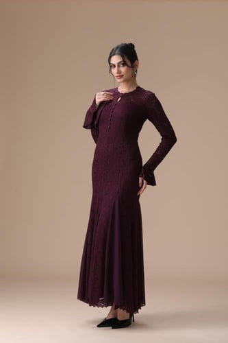 فستان “دانـتيل أميرة الكلاسيك” – فخامة ناعمة بإحسا...